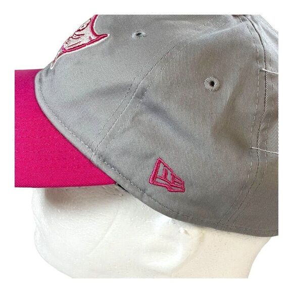 NFL New Era Women's 9FORTY Tampa Bay Buccaneers Hat Grey Pink NFL Bucs Fan Gear - Picture 9 of 10